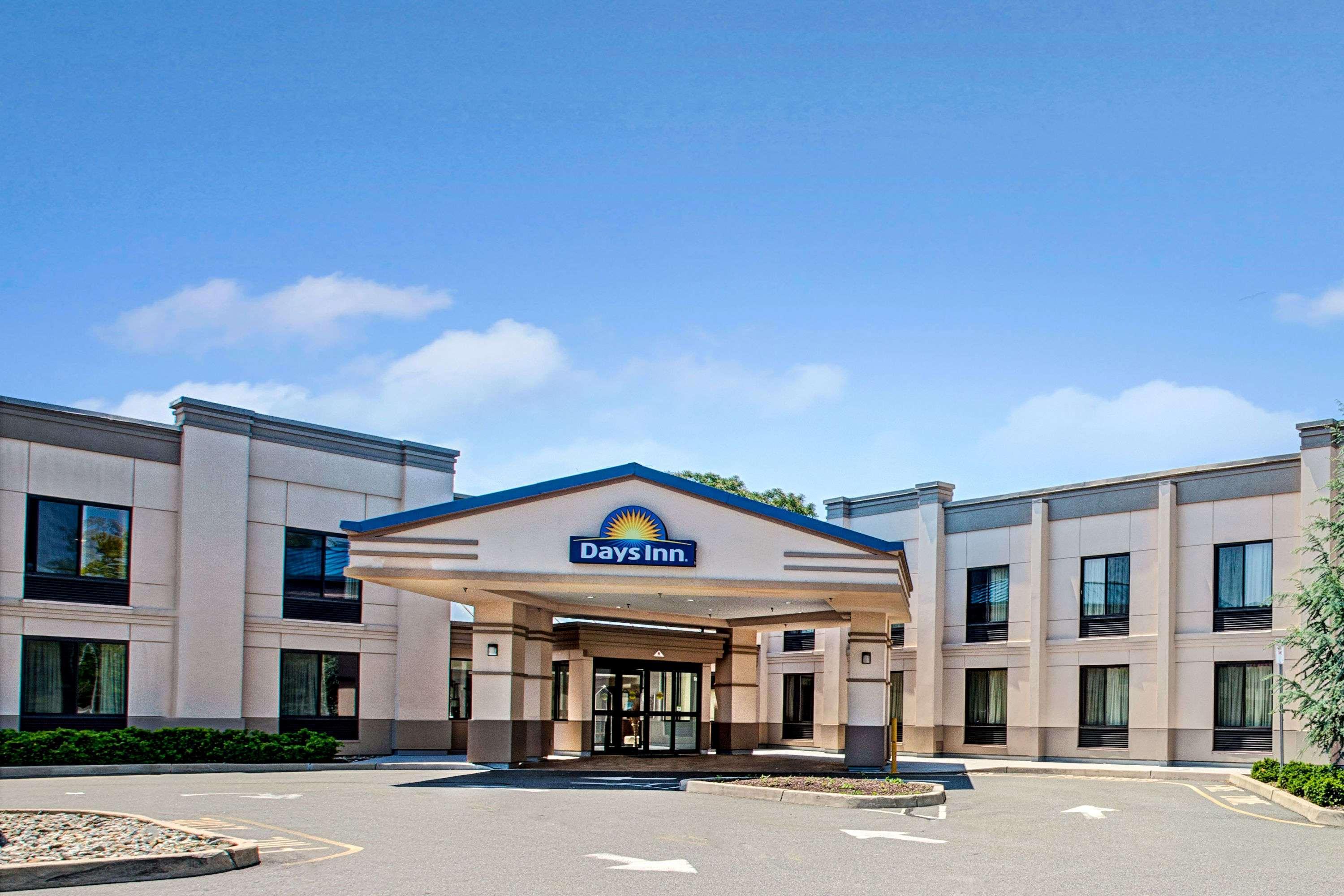 Days Inn By Wyndham Parsippany Exterior foto